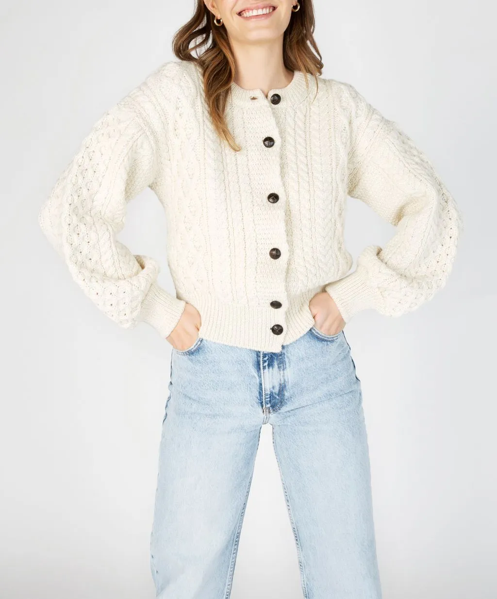 IRELANDS EYE CLOVER CROPPED CARDIGAN - NATURAL