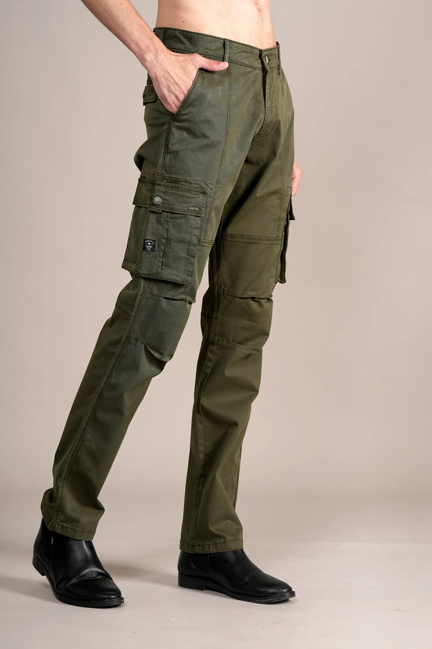 Men Olive Solid Casual Cargo Pant