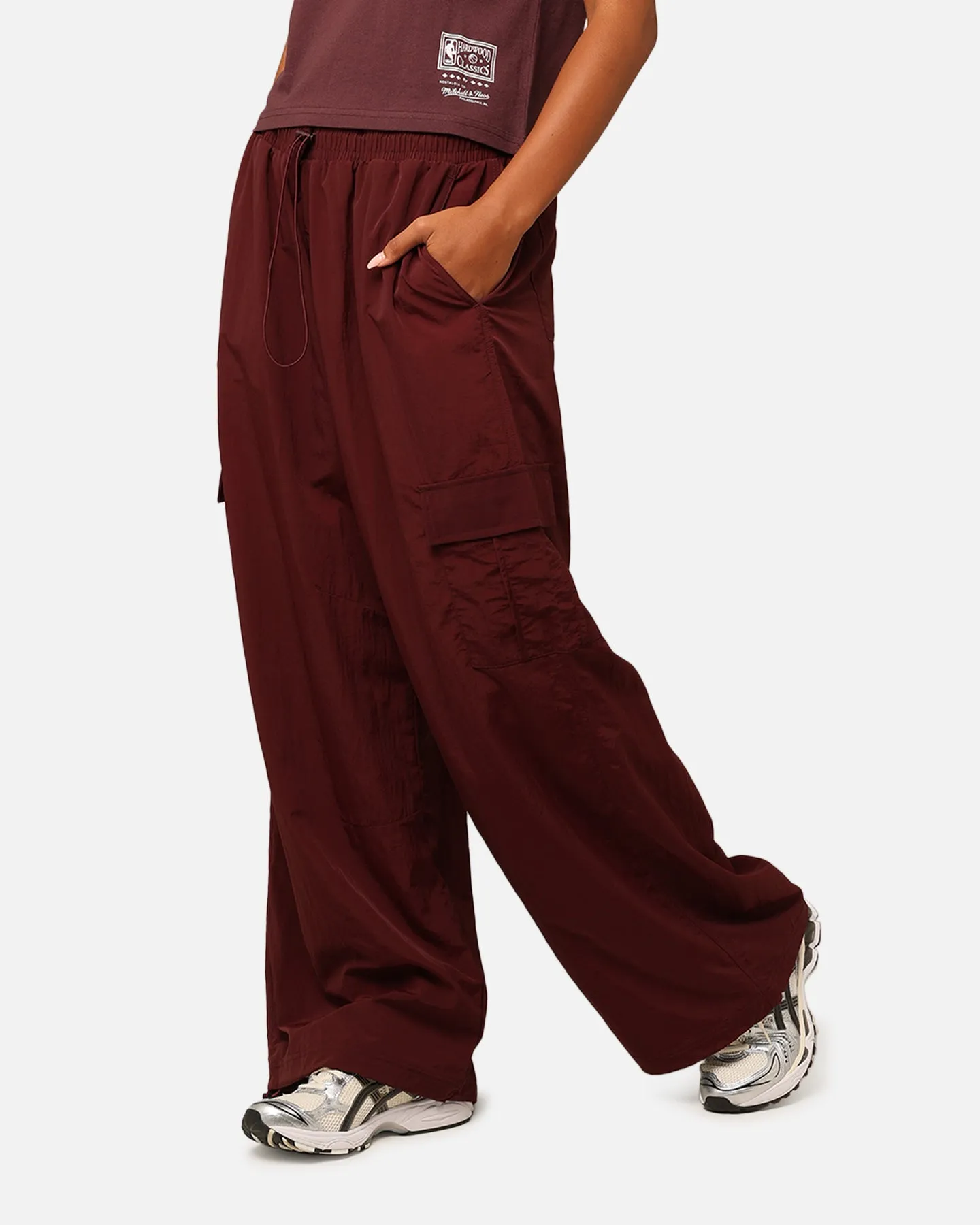 Mitchell & Ness Women's Chicago Bulls Wavey Text Cargo Pants Fudge