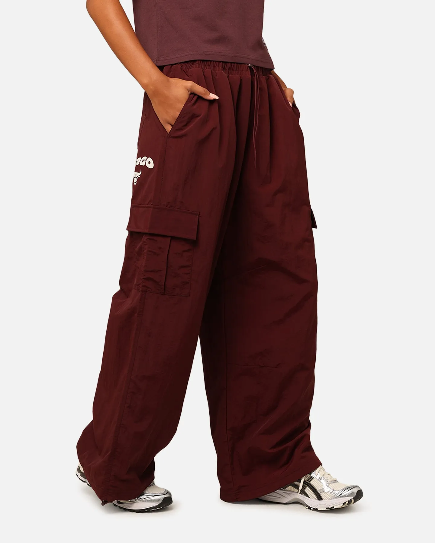 Mitchell & Ness Women's Chicago Bulls Wavey Text Cargo Pants Fudge