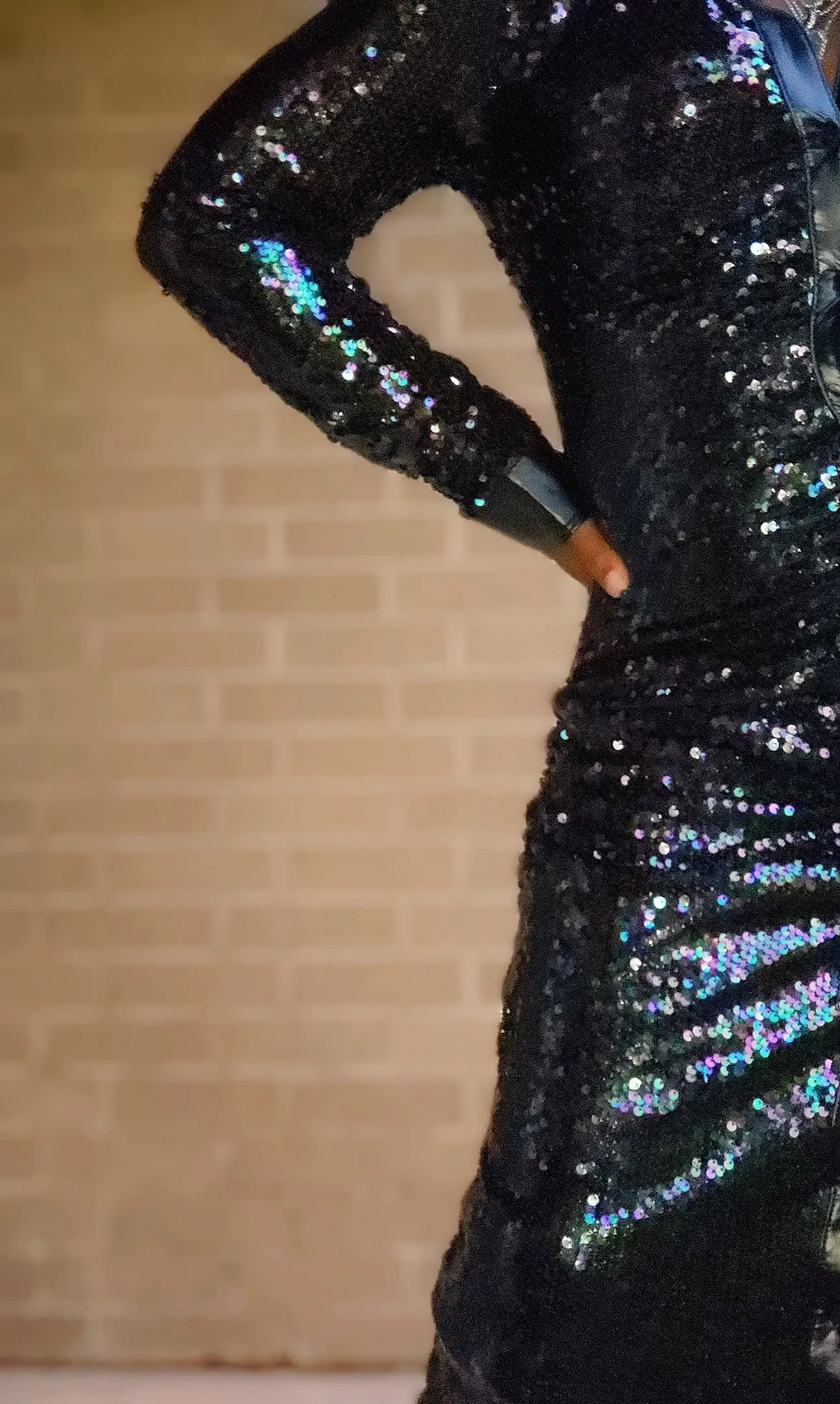 ONE NIGHT ONLY - Ruched Sequin Dress